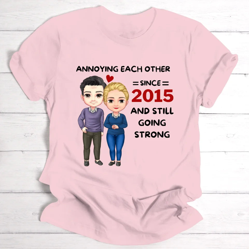 Annoying each other since - Personalisierbares T-Shirt