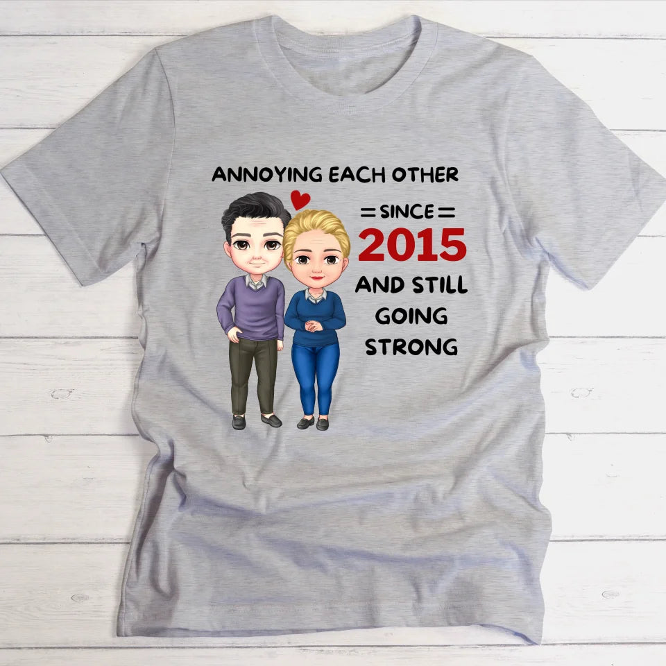 Annoying each other since - Personalisierbares T-Shirt