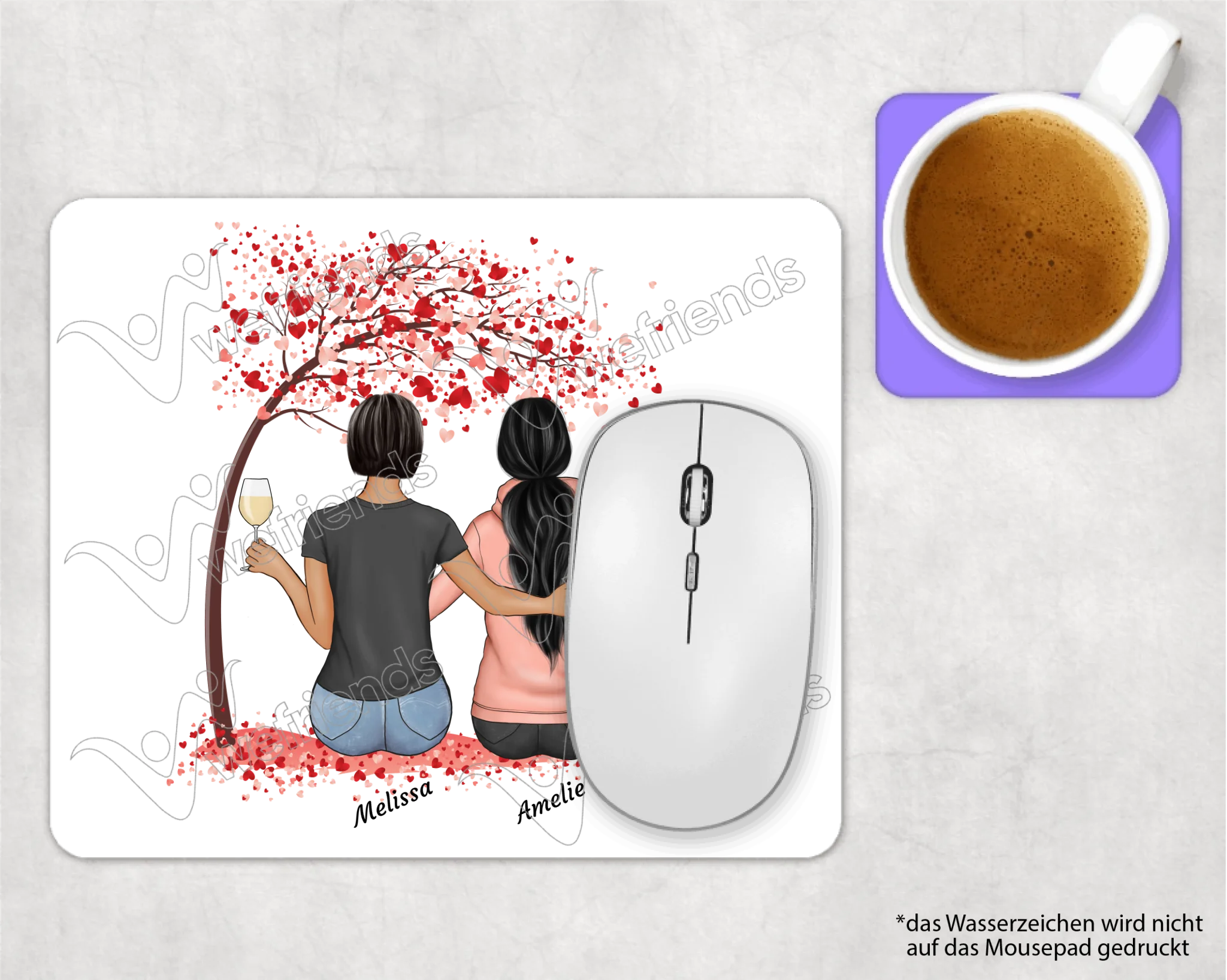 sitzende Freundinnen unterm Baum - Personalisierbares Mousepad