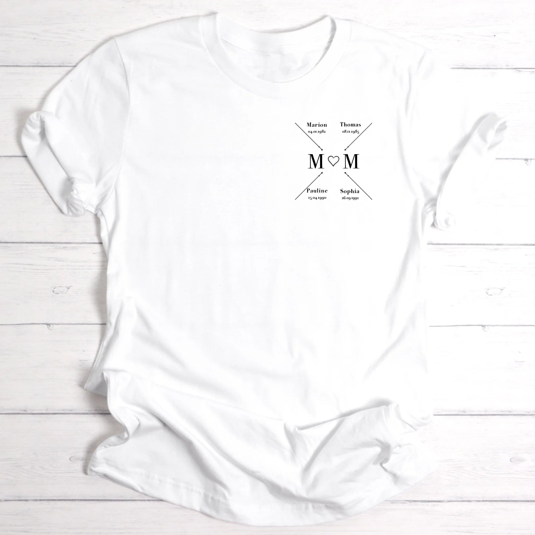 Mom mit Kindernamen & Geburtsjahr - Personalisierbares T-Shirt