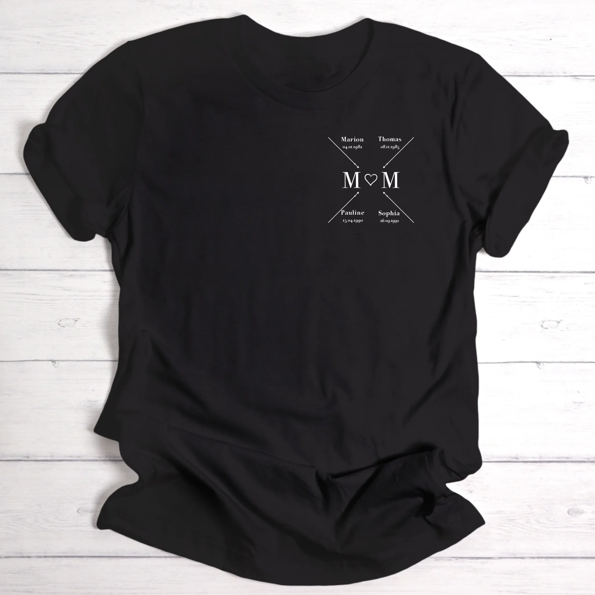 Mom mit Kindernamen & Geburtsjahr - Personalisierbares T-Shirt