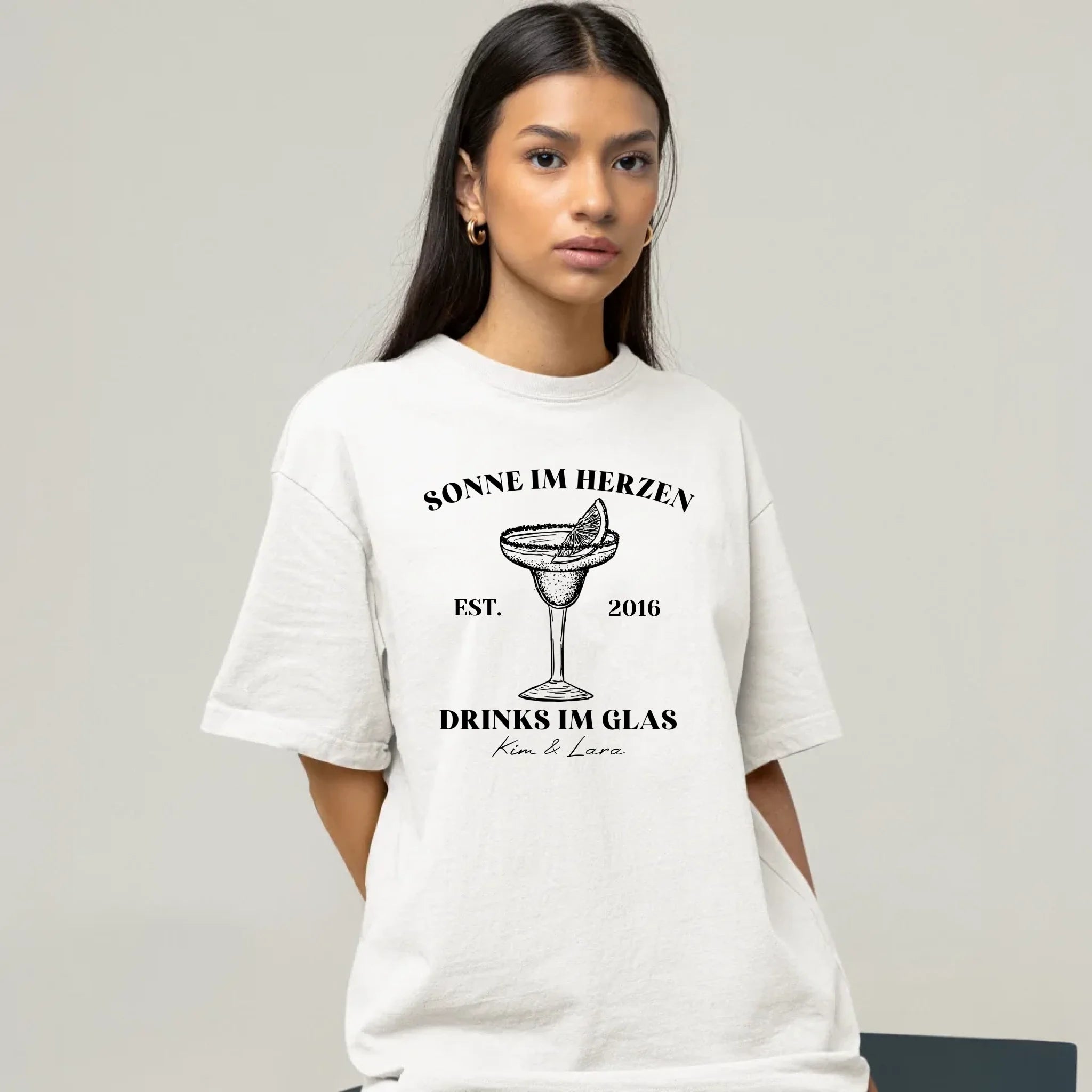 Mockup Oversized T-Shirt Frau
