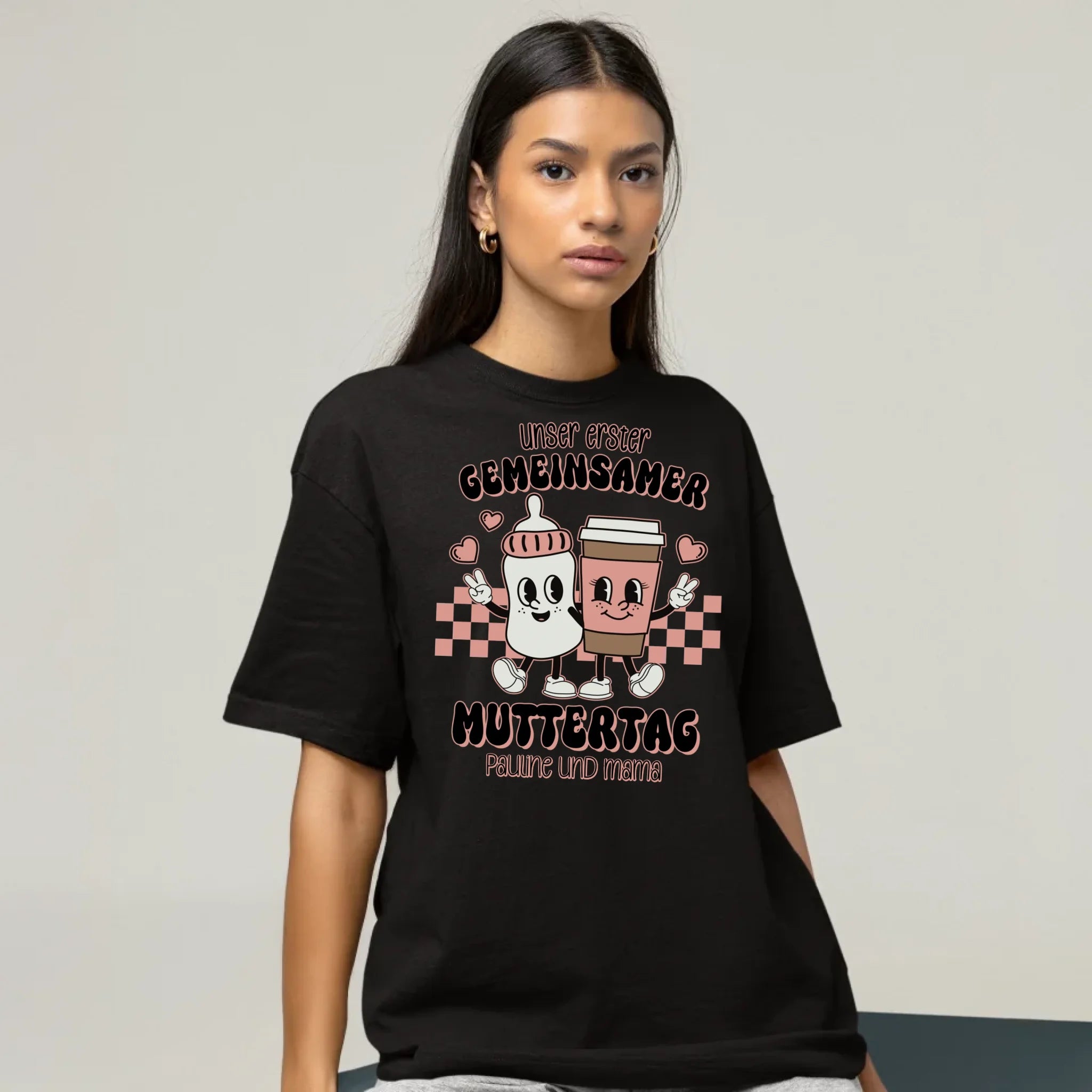 Mockup schwarzes Oversized T-Shirt Frau