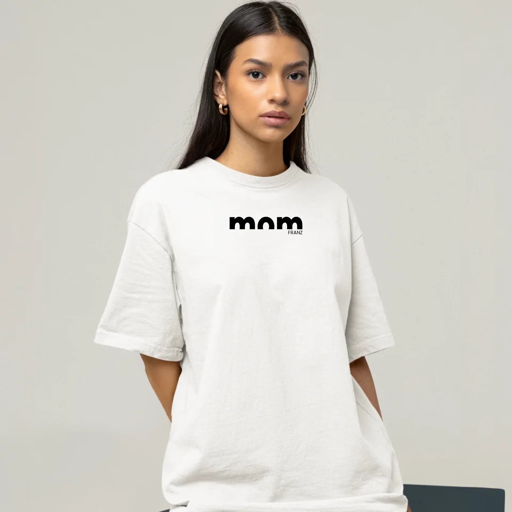 Mockup Oversized T-Shirt Frau