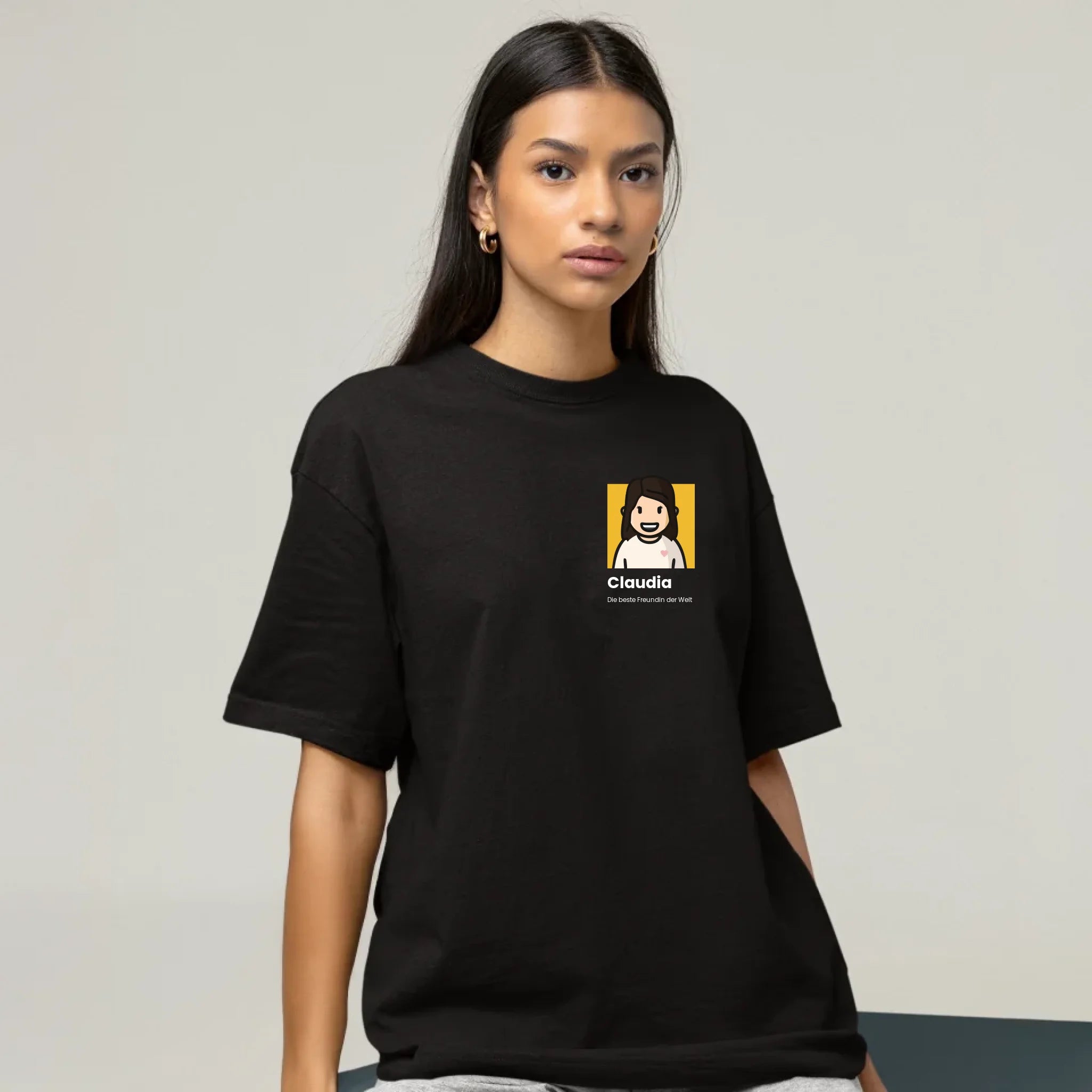 Mockup schwarzes Oversized T-Shirt Frau