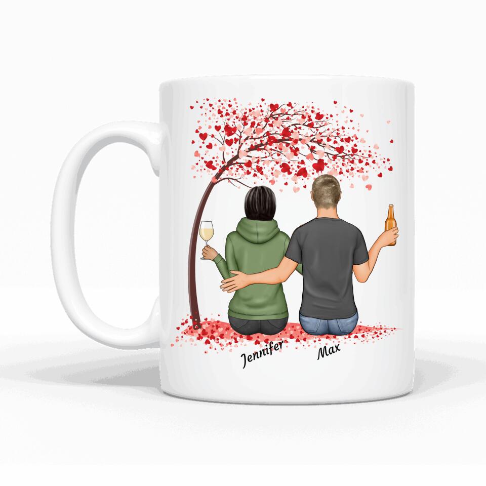 Sitzendes Paar unterm Baum - Personalisierbare Tasse