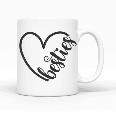 Sitzende Besties am Steg - Personalisierbare Tasse