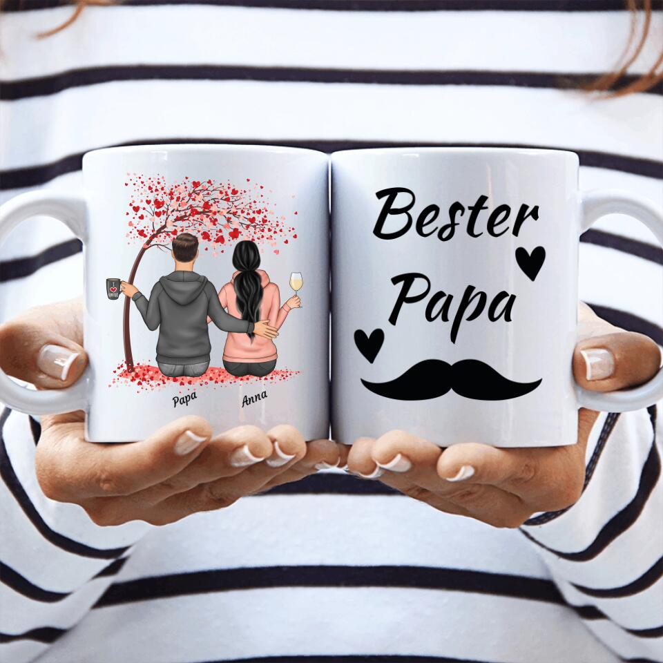 Papa und 1-2 Kinder unterm Baum - Personalisierbare Tasse - wefriends