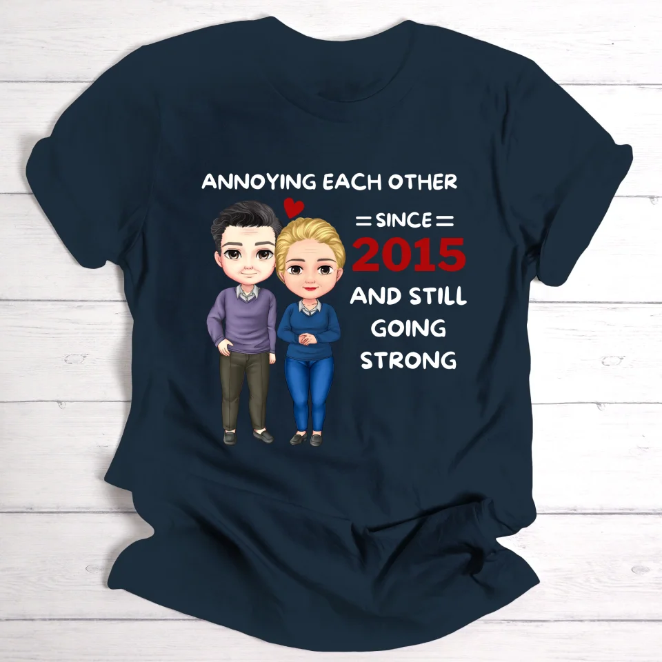 Annoying each other since - Personalisierbares T-Shirt