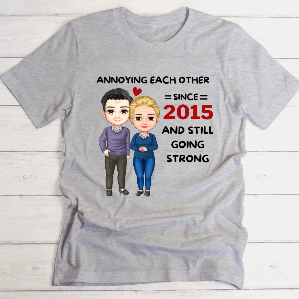 Annoying each other since - Personalisierbares T-Shirt