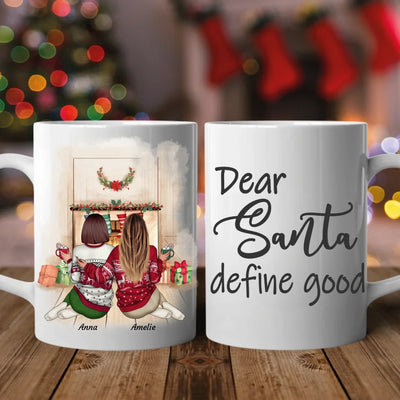 Sitzende Freundinnen vorm Kamin (Limitierte Weihnachtsedition) - Personalisierbare Tasse