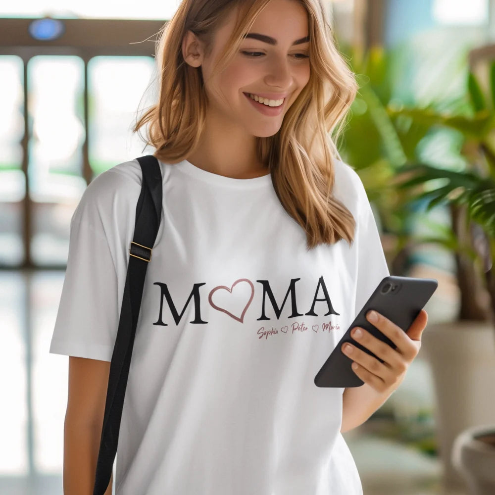 Mama mit Kindernamen - Personalisierbares T-Shirt