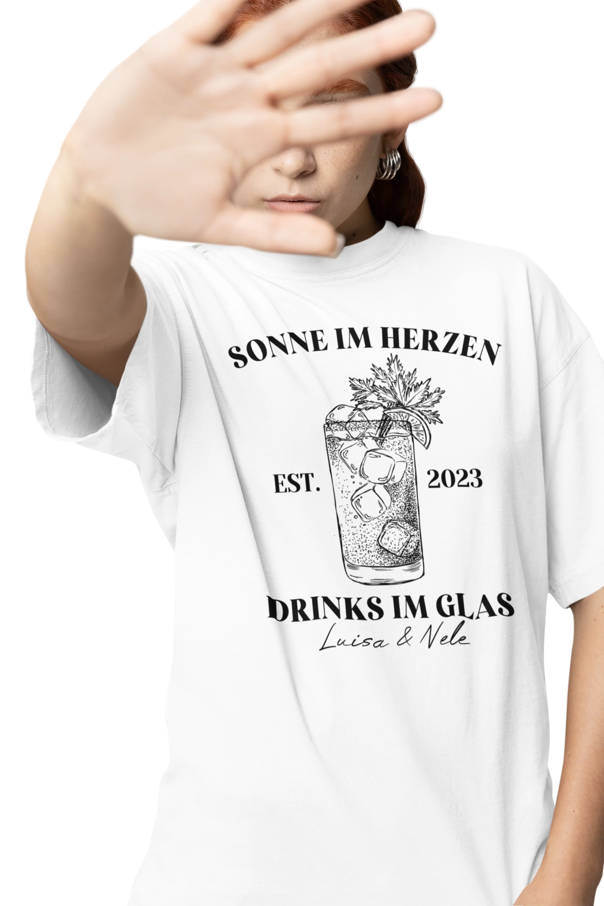 Sonne im Herzen - Drinks im Glas - Personalisierbares Oversized-T-Shirt